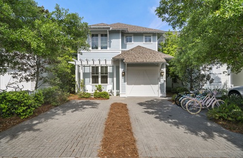 WaterSound West Beach House | "HoneyPops 30A Beach House" Private access to Beach! Gate Community! 4 Bikes!