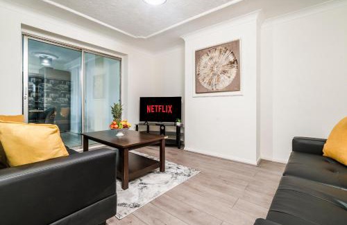 Crawley Apartment | Honeysuckle House 5BR Crawley,10min Gatwick Airport, Contractor friendly, Temporary Housing, Relocations,Free WIFI, Parking for 2 vehicles