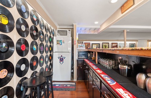 Nashville House | Honky-Tonk Home Bar | Min 2 Broadway