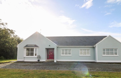 Templetown Cottage | HOOK HEAD HIDEAWAY, pet friendly in Fethard-On-Sea, County Wexford