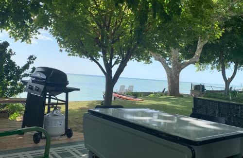 Kingsville House | "Hook, Line,& Sinker"-At the edge of Erie 7 plus 1