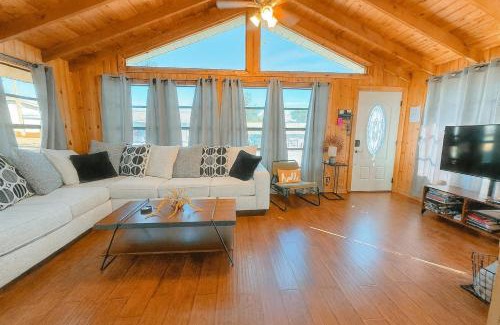 Vacation Village House | Hook's Cabin- Lake & Pool Near Disney A-frame