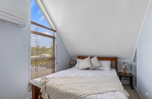 Tin Can Bay House | Hook Wine and Sinker