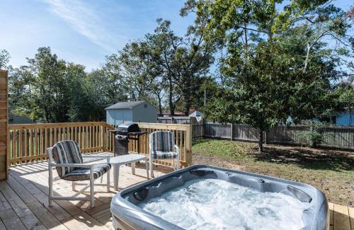 Long Beach House | Hook Wine and Sinker by Oak Island Accommodations