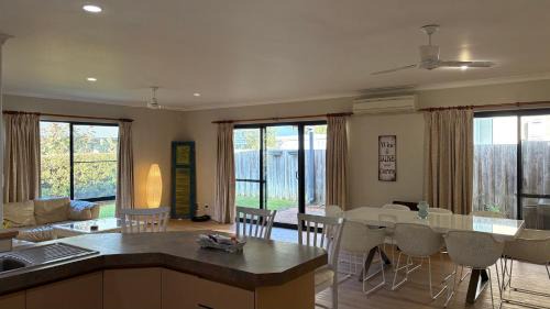 Dunsborough House | Hook Wine & Sinker