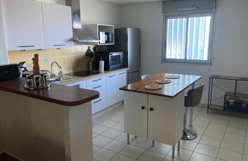 Saint-Pierre De La Reunion Apartment | Horizon - Duplex classé 3 étoiles vues mer et montagne à Terre Sainte