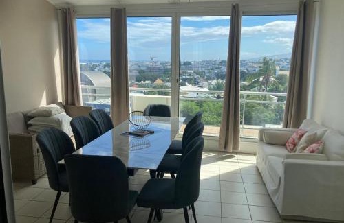 Saint-Pierre De La Reunion Apartment | Horizon - Duplex classé 3 étoiles vues mer et montagne à Terre Sainte