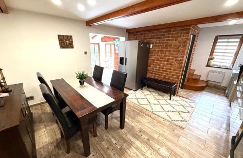 Cesky Jiretin House | Horský dům pod přehradou u sjezdovky a potůčka v horách