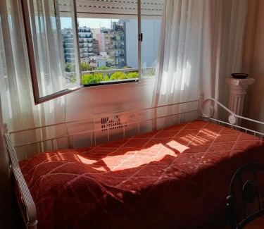 Almagro Apartment | Hosp Italiano cómodo equipado con piano luz y sol Bienvenidos!