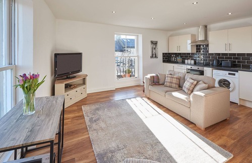 West Cliff Apartment | Host Stay Abbey Court Apartment