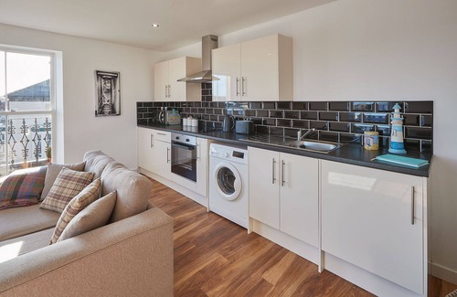 West Cliff Apartment | Host Stay Abbey Court Apartment
