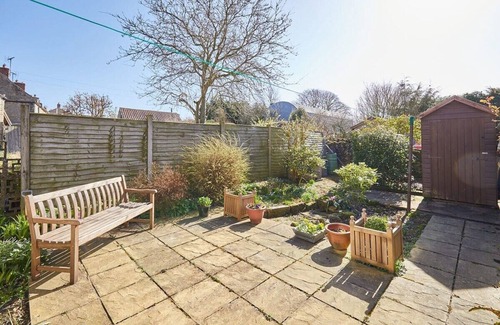 Lockton House | Host & Stay | Holmlea Cottage