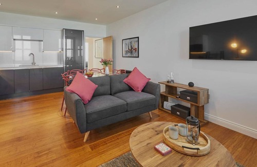 West Cliff Apartment | Host Stay Number Ten Carlill