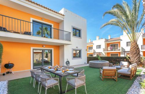 Penina Villa | Host Wise - Deluxe Spacious House with Terrace & Jacuzzi