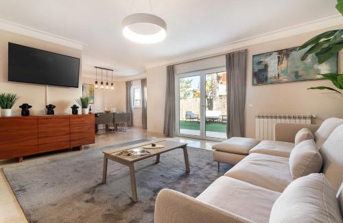 Penina Villa | Host Wise - Deluxe Spacious House with Terrace & Jacuzzi