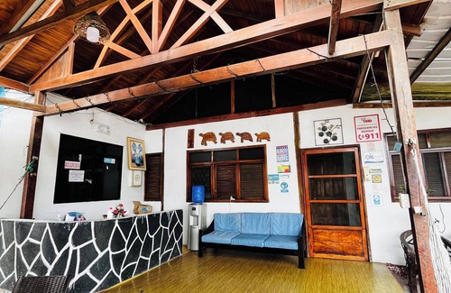 Puerto Villamil Hotel | Hostal Las Gardenias