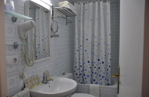 Lloret Town Center House | Hostal - Pensión El Amigo