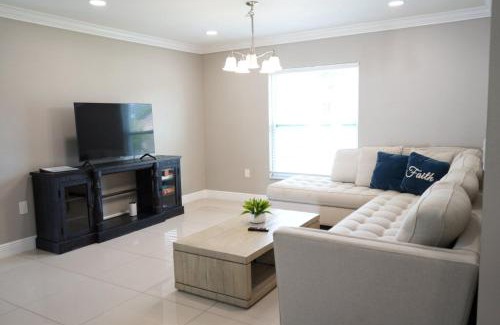 Tampa House | Hosting 1