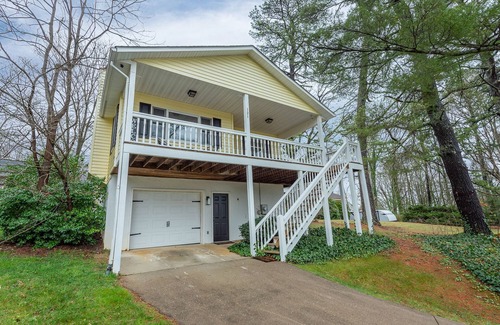 Royal Pines House | Hosting Emergency Relief Workers WIFI, POWER & WATER Available - Pet Friendly