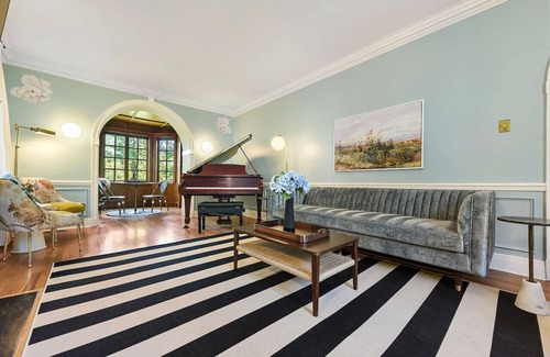 Squirrel Hill House | ★ HostWise Stays ★ Squirrel Hill Gem! Private Garage! Sleeps 10!