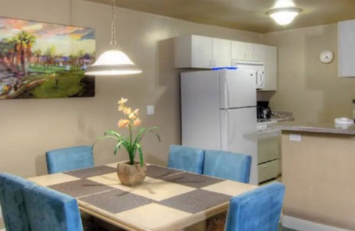 Canyon Corridor Condo | Hot! Palm Springs 2/1 for 6 + Kitchen!