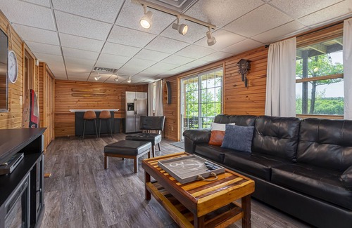 Marion House | Hot Tub | 4 Kayaks | Great Swimming | Sleeps 10