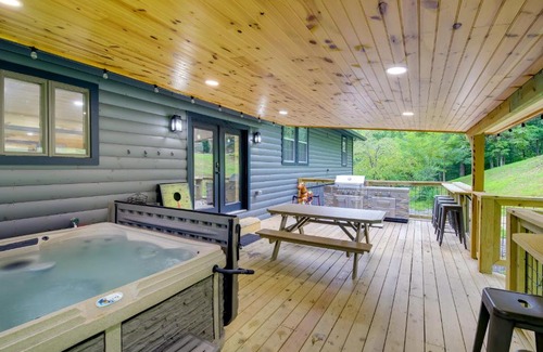 Gatlinburg - Pigeon Forge House | Hot Tub and Game Room Seiverville Group Getaway