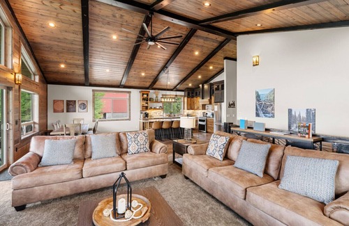 Island Park Apartment | Hot Tub Barrel Sauna Fire Pit Yellowstone