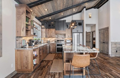 Island Park Apartment | Hot Tub Barrel Sauna Fire Pit Yellowstone