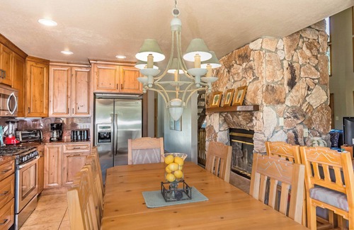 Angel Fire House | Hot tub, decks, ping pong, walk to golf/tennis/prk, gameroom, hspd wifi, firepit
