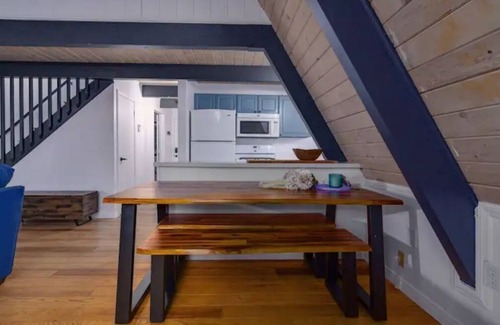 Lake Arrowhead Cabin | Hot Tub - EV - Kid Friendly - Arcade game - Fire Pit - BBQ - Near the Village