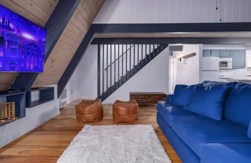 Lake Arrowhead Cabin | Hot Tub - EV - Kid Friendly - Arcade game - Fire Pit - BBQ - Near the Village