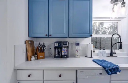 Lake Arrowhead Cabin | Hot Tub - EV - Kid Friendly - Arcade game - Fire Pit - BBQ - Near the Village