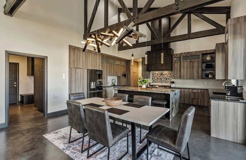 Francis House | Hot tub, Minutes 2 ParkCity & Jodanelle, Pets are Allowed!