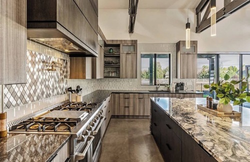 Francis House | Hot tub, Minutes 2 ParkCity & Jodanelle, Pets are Allowed!