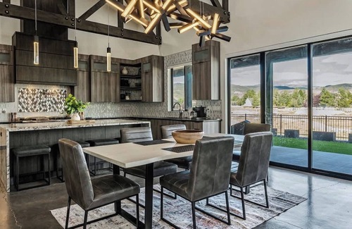 Francis House | Hot tub, Minutes 2 ParkCity & Jodanelle, Pets are Allowed!