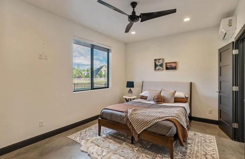 Francis House | Hot Tub Minutes 2 ParkCity & Jodanelle Pets are Allowed