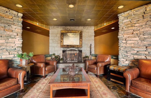 Tahoe Village Hotel | Hot Tub Nights & Arcade Days in a Villa Made for Family Fun l 2 Rooms w/Kitchen