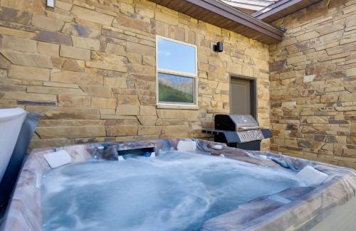 Blue River House | Hot Tub, Pool Table and Fireplace 5 Mi to Breck!