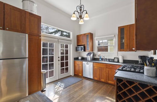 Napa House | Hot Tub | PRIME DWTN NAPA | 3 bed | 2 Bath