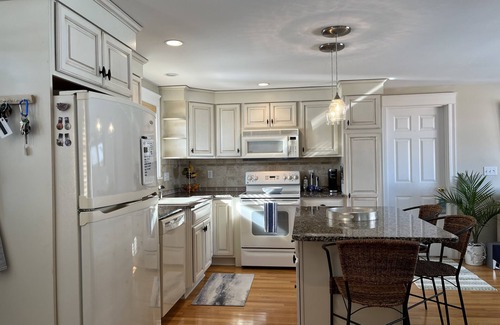 Ogunquit House | Hot Tub, Putting Green, 5 min walk to the beach, shops & restaurants.