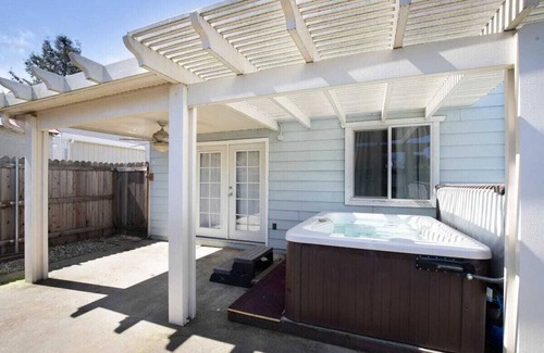 West Sacramento House | Hot Tub * Relaxing Retreat * Mins to DT Sacramento