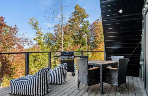 Campton House | Hot-Tub Sauna Cold Plunge - Evergreen Escape