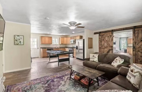 Lansing House | Hot Tub! Sleeps 14! Near Ithaca & Wineries!Dogs Ok!