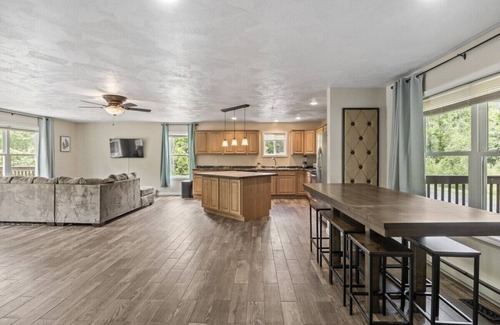 Lansing House | Hot Tub! Sleeps 16! Near Ithaca & Wineries!Dogs Ok!
