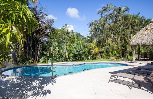 North Central Hollywood House | HOT TUB! Waterfront, Pool, Paddle-Boards