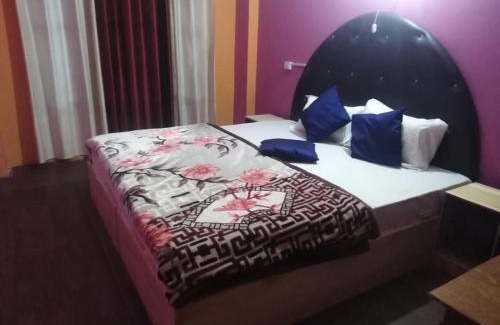 Old Manali House | Hotel Antarctica &Pine n Dine blues cafe