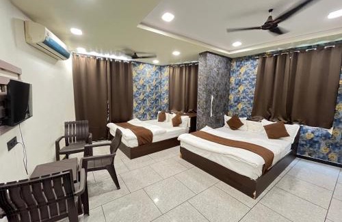Nathdwara Hotel | Hotel Bansuri I opposite shreenathji temple 80mtr away 966o9o1oo6