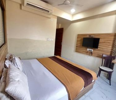 Nathdwara Hotel | Hotel Bansuri I opposite shreenathji temple 80mtr away 966o9o1oo6
