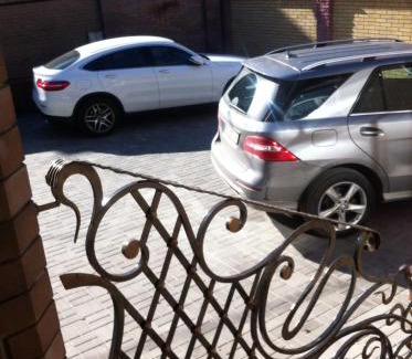 Zarichnyi District Hotel | Hotel Barin House готель с бомбосховищем